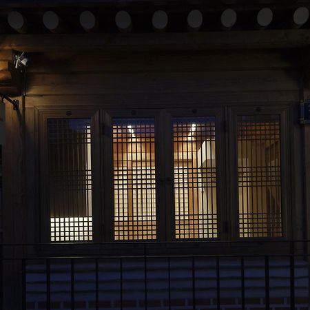 The Korean Traditional Hanok In Downtown Seoul For Convenient Public Transportation - Seoul Ari Exteriör bild